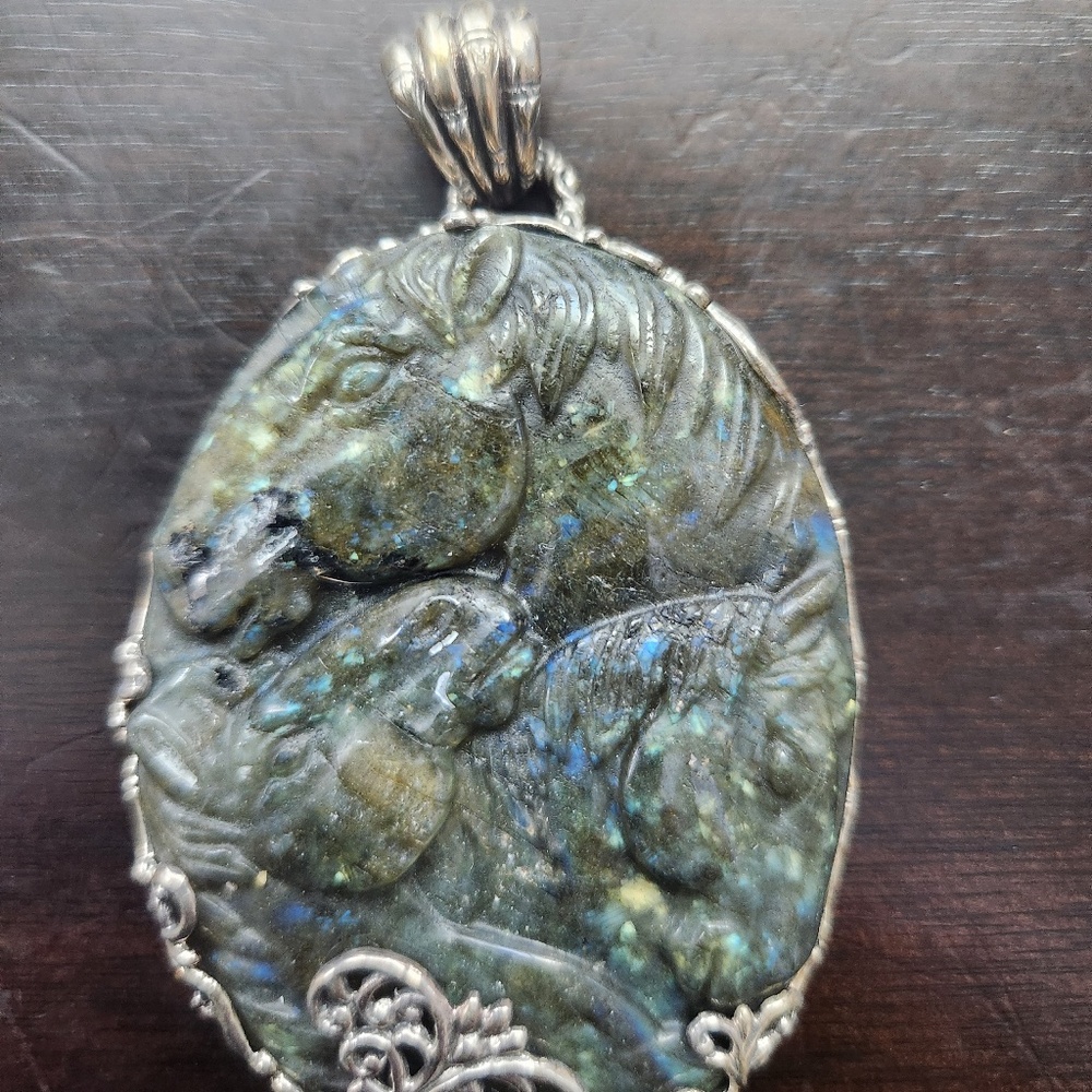 SARDA Labradorite 925 Silver Carved Horses pendant, preloved - Picture 4 of 5